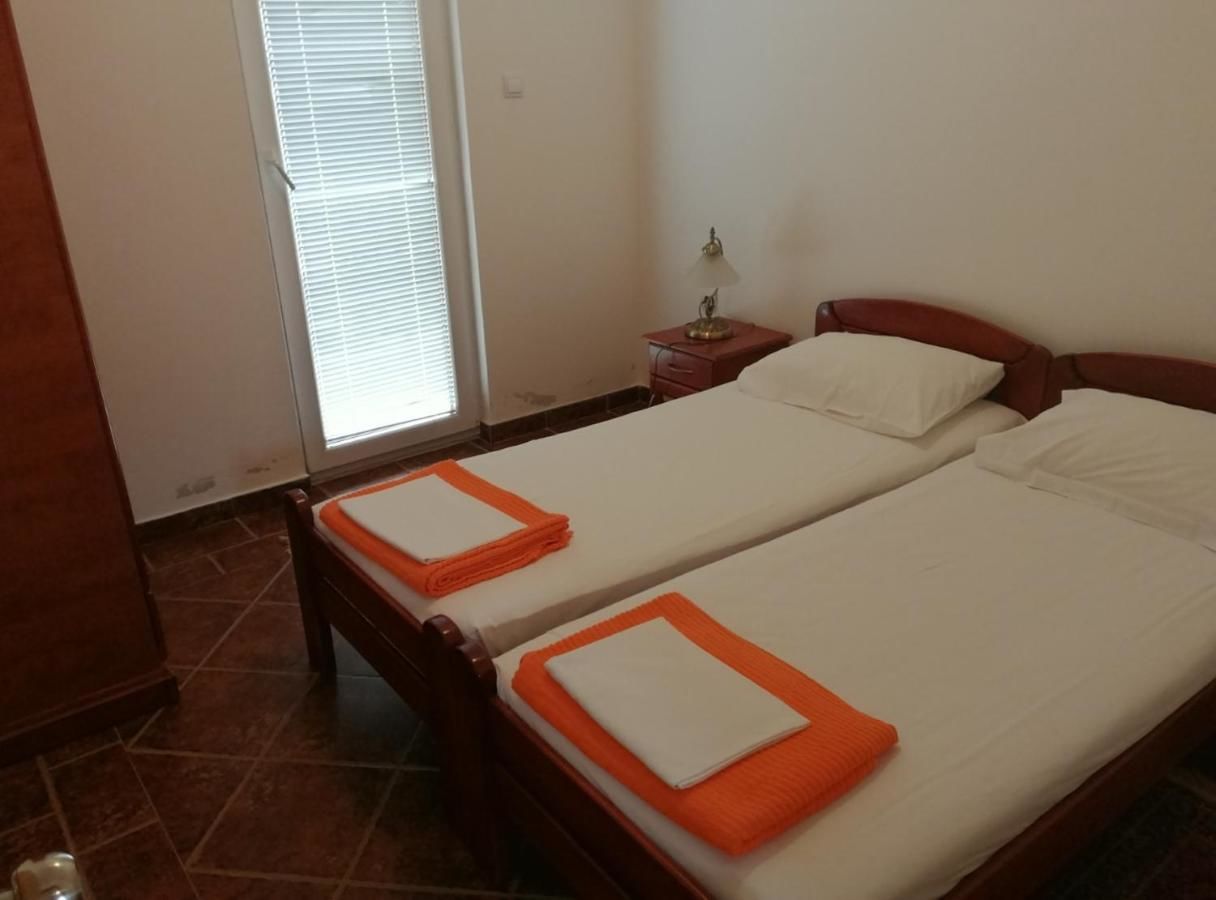 Апартаменты Apartments Mitrović Podličak Свети-Стефан