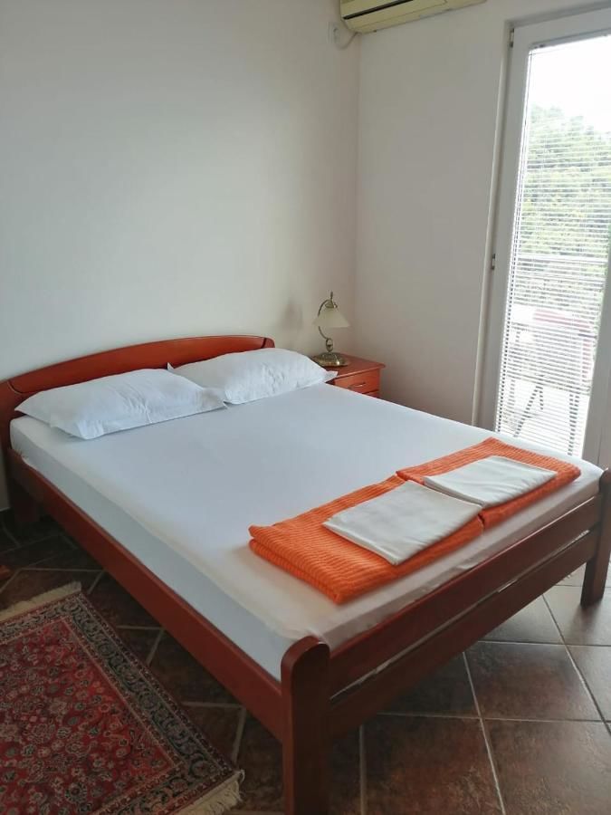 Апартаменты Apartments Mitrović Podličak Свети-Стефан