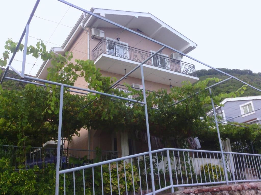 Апартаменты Apartments Mitrović Podličak Свети-Стефан-50