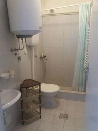 Апартаменты Apartments Mitrović Podličak Свети-Стефан Двухместный номер эконом-класса с собственной внешней ванной комнатой-2